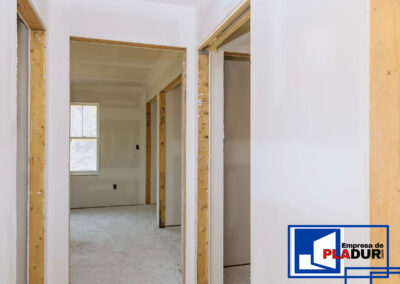 tabique pladur con puerta pasillo